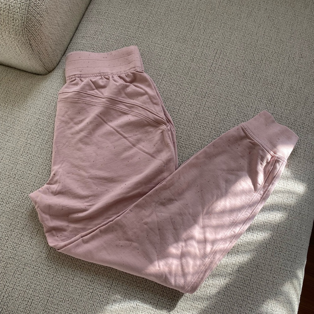 Lululemon LA Warm Down Jogger HR in Mink Berry